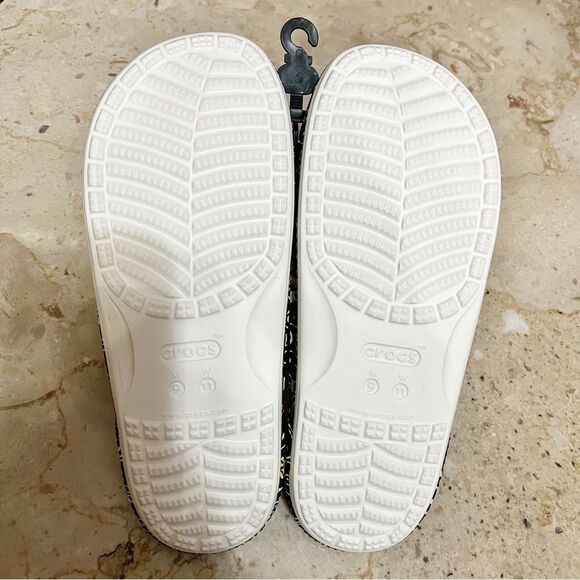 Classic Crocs SmileyWorld Sandals Men’s Size 9 - Picture 7 of 10